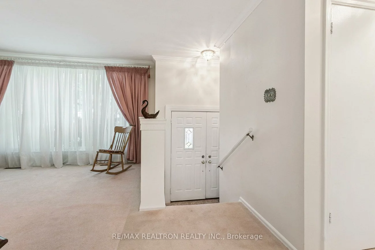 27, Elfreda, Clairlea-Birchmount, Toronto