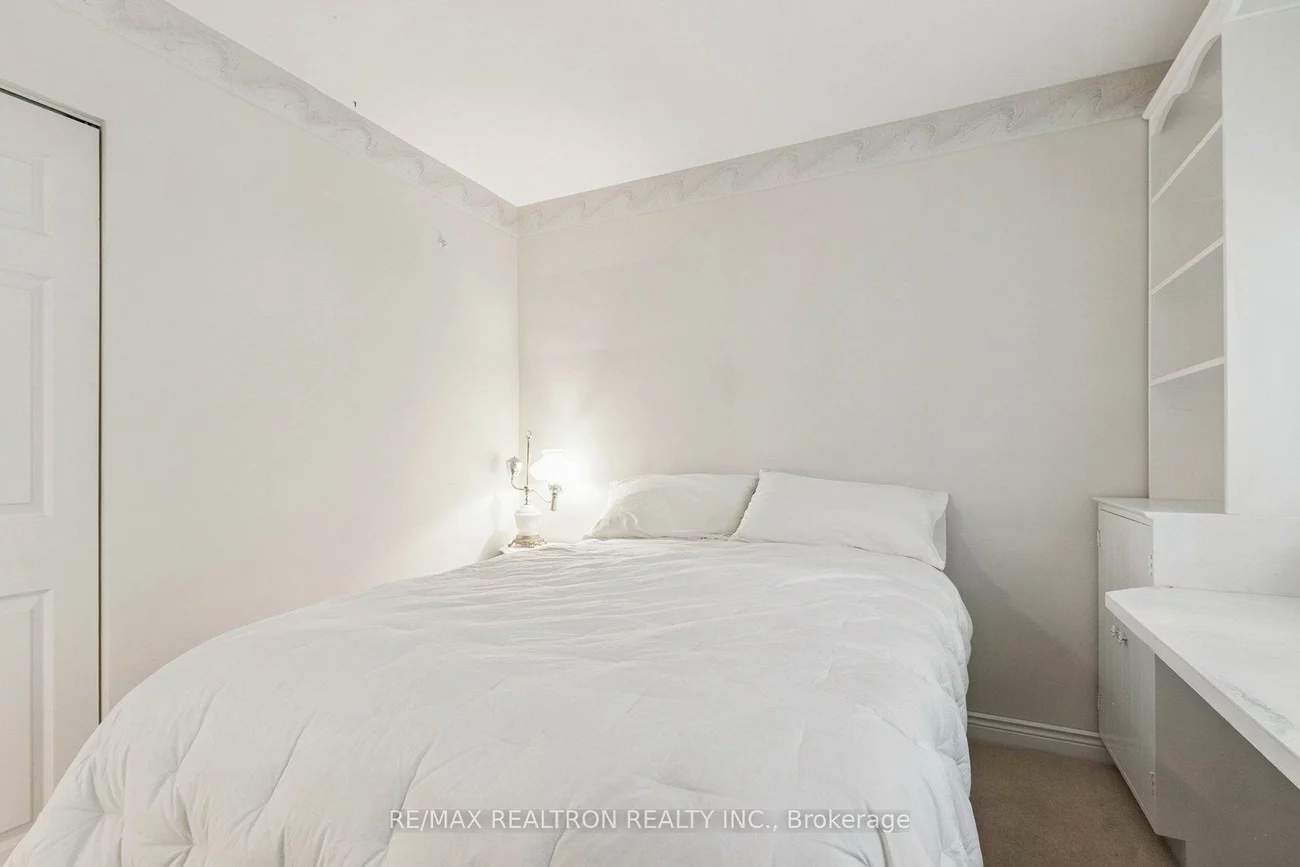 27, Elfreda, Clairlea-Birchmount, Toronto