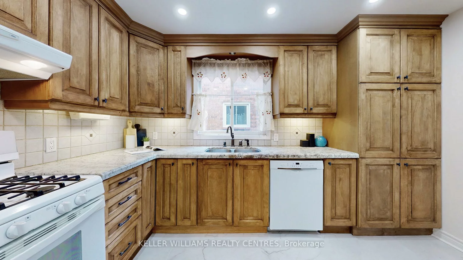 375, Huntsmill, Steeles, Toronto
