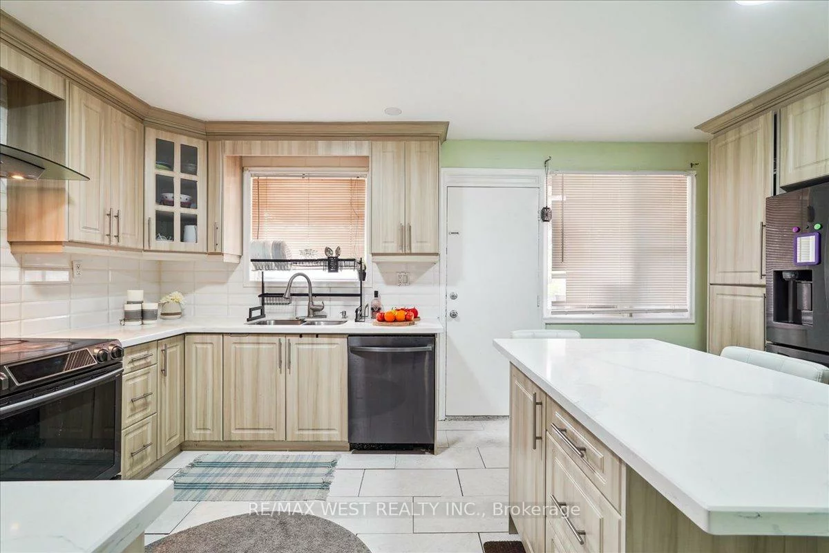 6, Dubarry, West Hill, Toronto