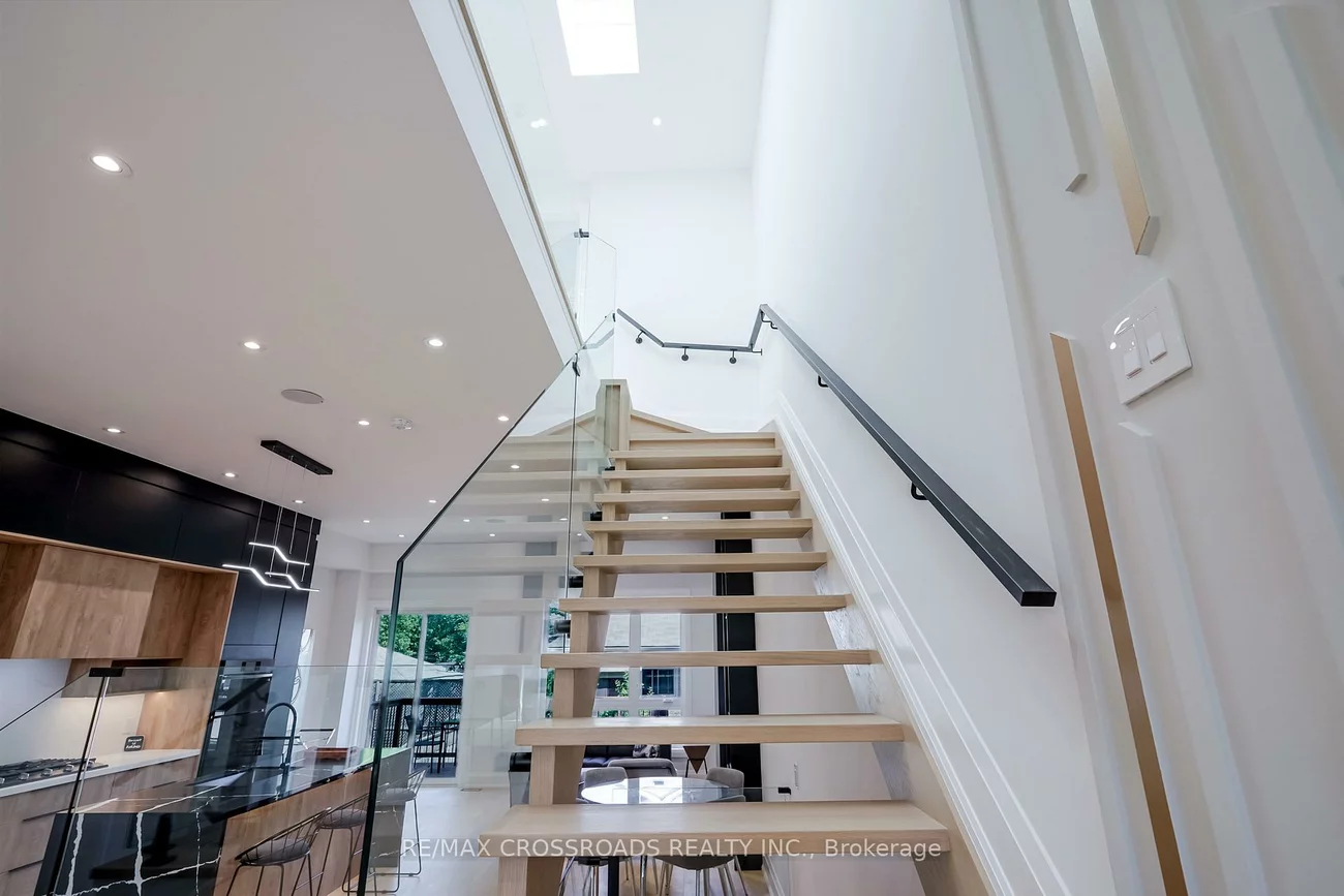 106, Park, Birchcliffe-Cliffside, Toronto