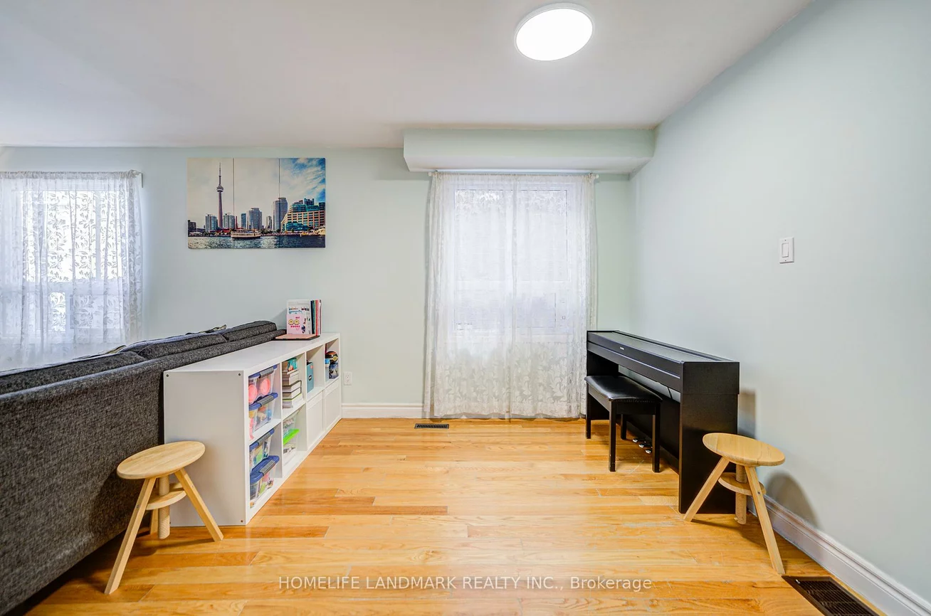 177, Roxanne, Milliken, Toronto