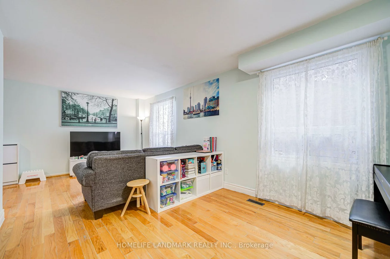 177, Roxanne, Milliken, Toronto