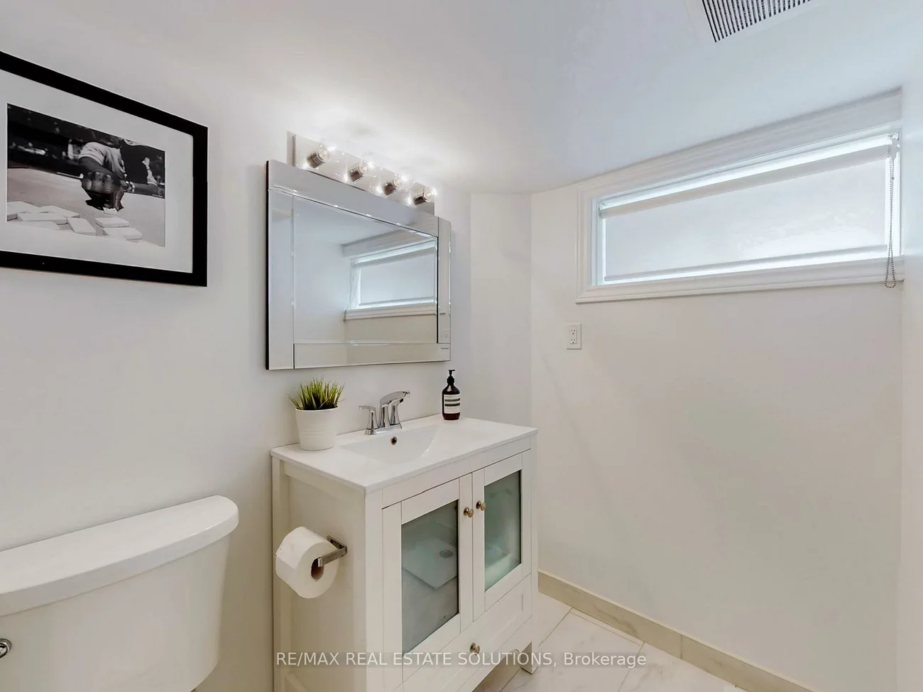 114, Booth, South Riverdale, Toronto