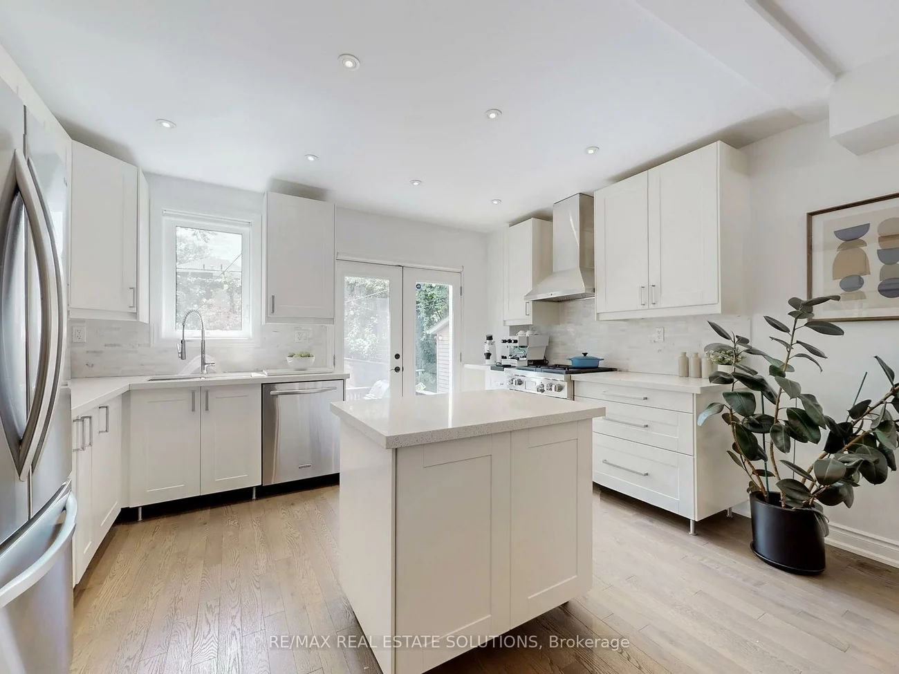114, Booth, South Riverdale, Toronto