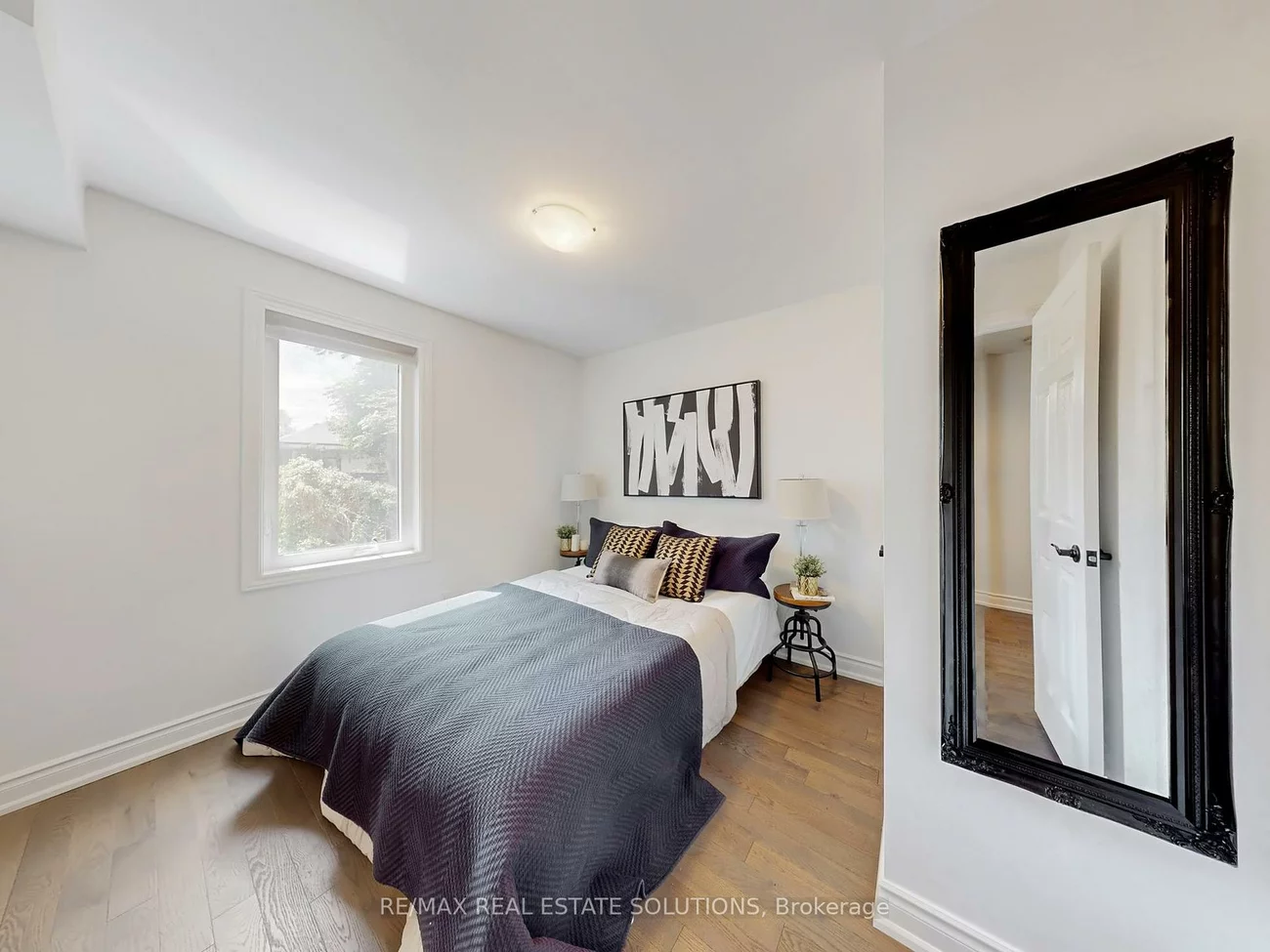 114, Booth, South Riverdale, Toronto