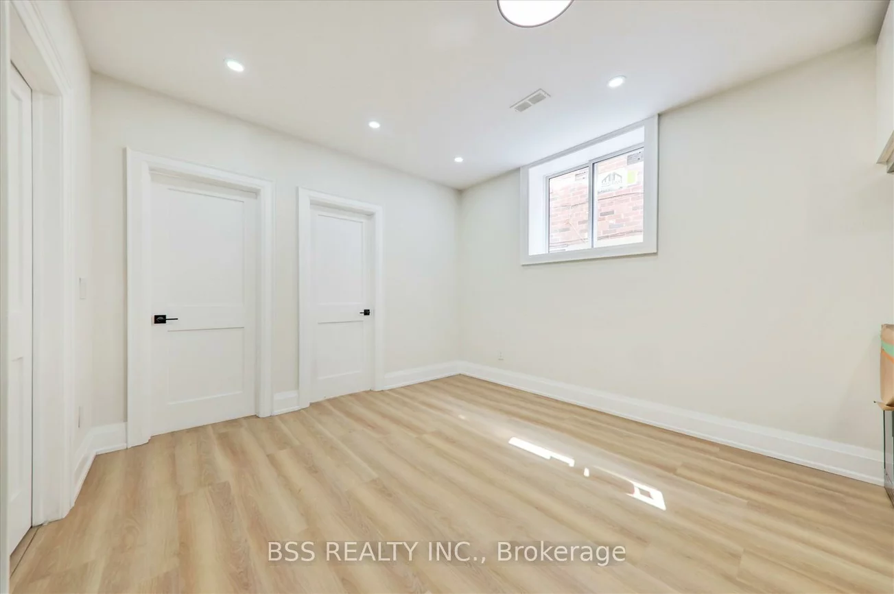 245, Ferris, O'Connor-Parkview, Toronto