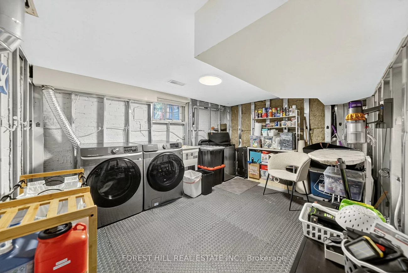 38, Scotia, Oakridge, Toronto