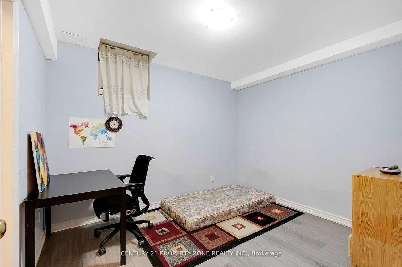 28, Seminoff, Clairlea-Birchmount, Toronto