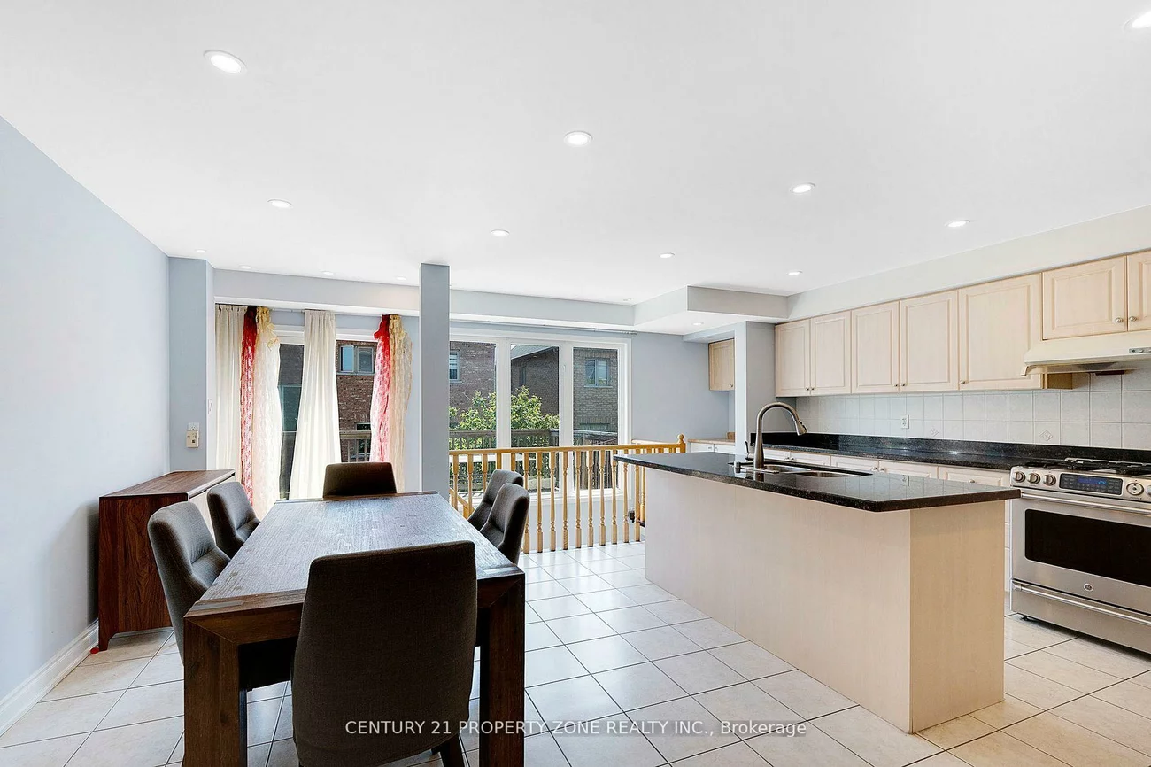 28, Seminoff, Clairlea-Birchmount, Toronto