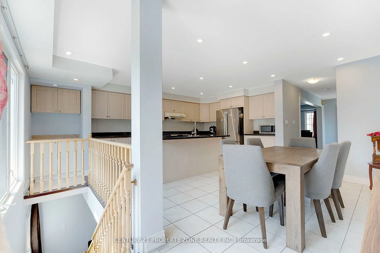 28, Seminoff, Clairlea-Birchmount, Toronto