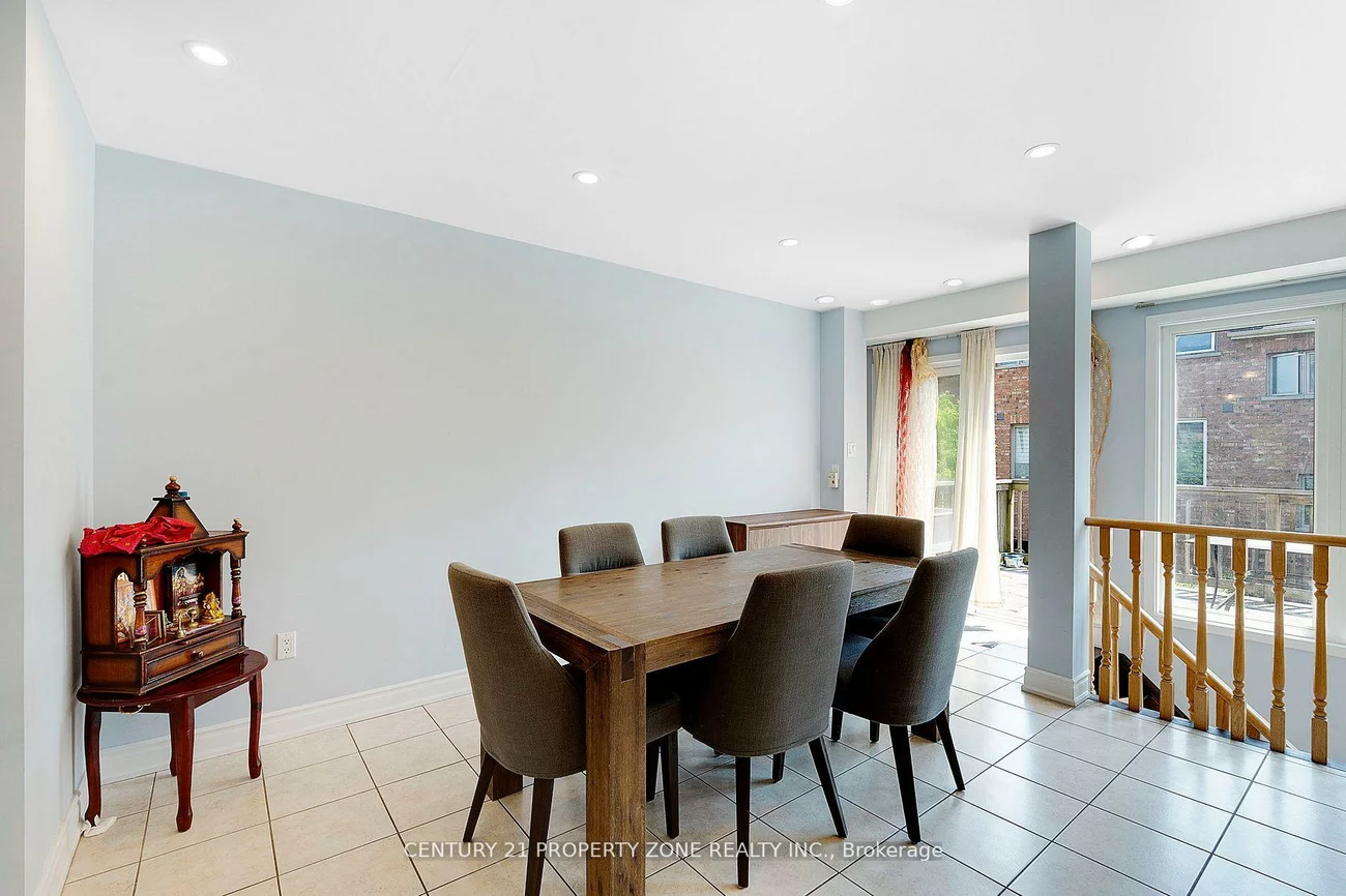 28, Seminoff, Clairlea-Birchmount, Toronto