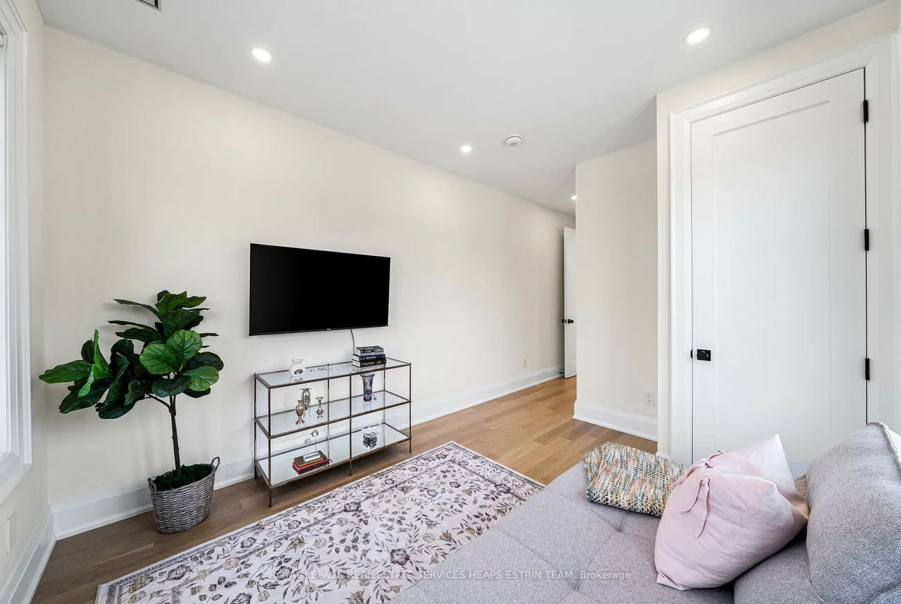 5, Taylor, East York, Toronto