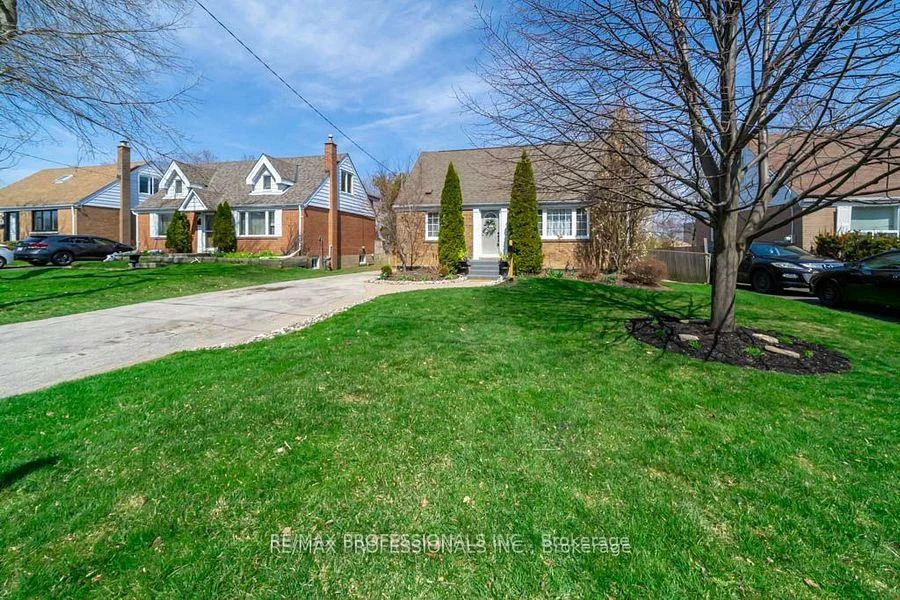 82, Colonial, Cliffcrest, Toronto