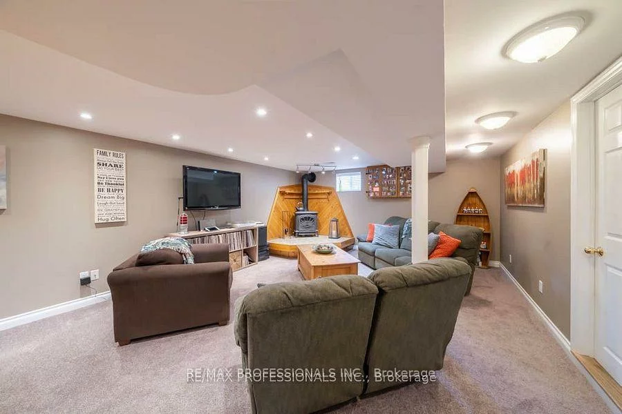 82, Colonial, Cliffcrest, Toronto