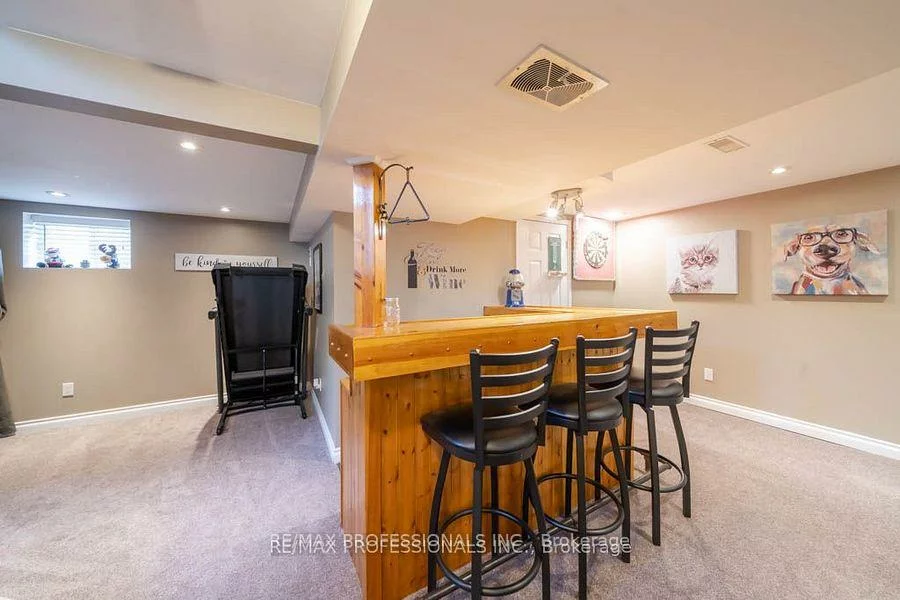 82, Colonial, Cliffcrest, Toronto
