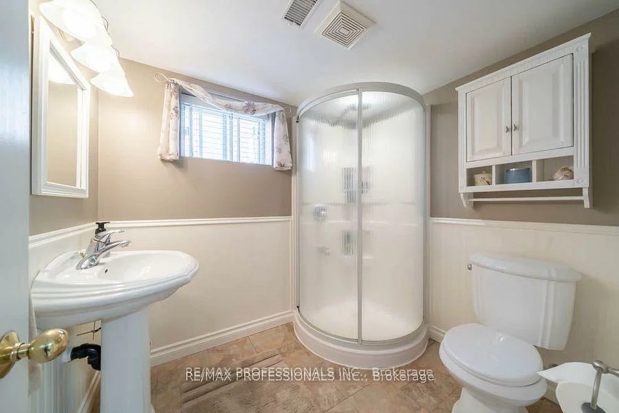82, Colonial, Cliffcrest, Toronto