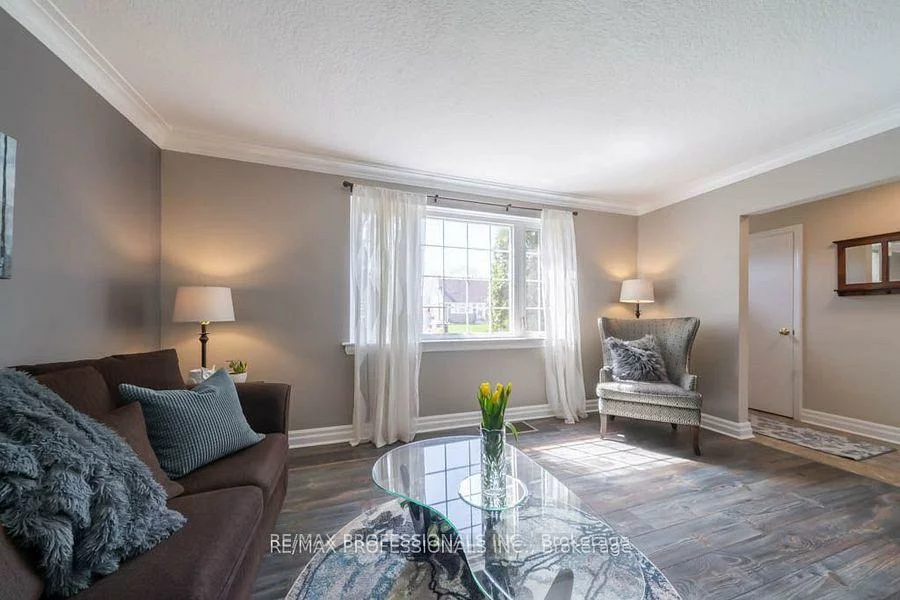 82, Colonial, Cliffcrest, Toronto