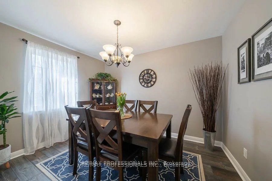 82, Colonial, Cliffcrest, Toronto