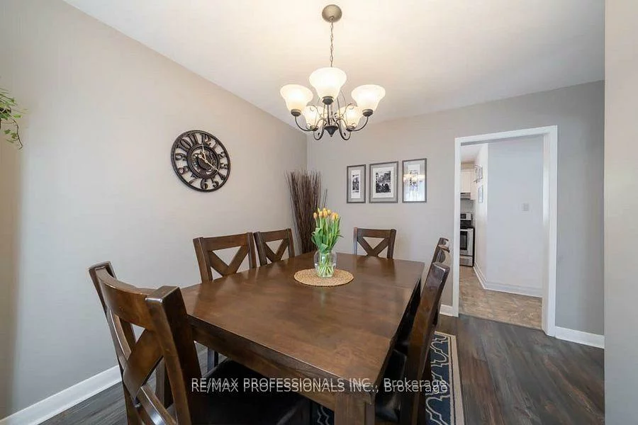 82, Colonial, Cliffcrest, Toronto