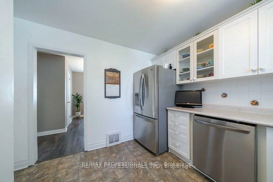 82, Colonial, Cliffcrest, Toronto