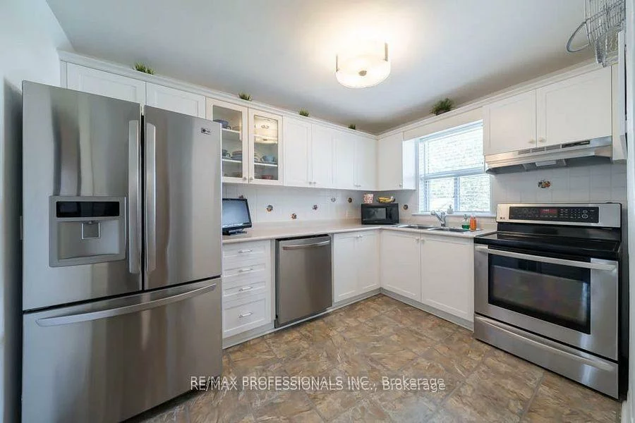 82, Colonial, Cliffcrest, Toronto
