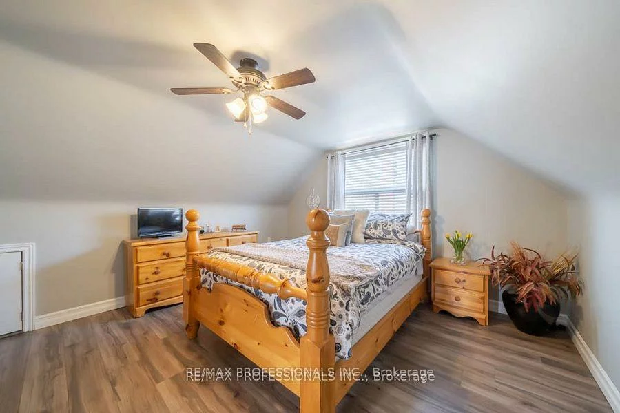 82, Colonial, Cliffcrest, Toronto