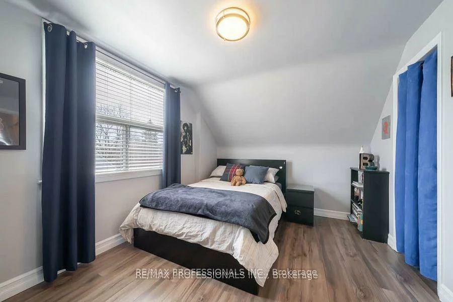 82, Colonial, Cliffcrest, Toronto
