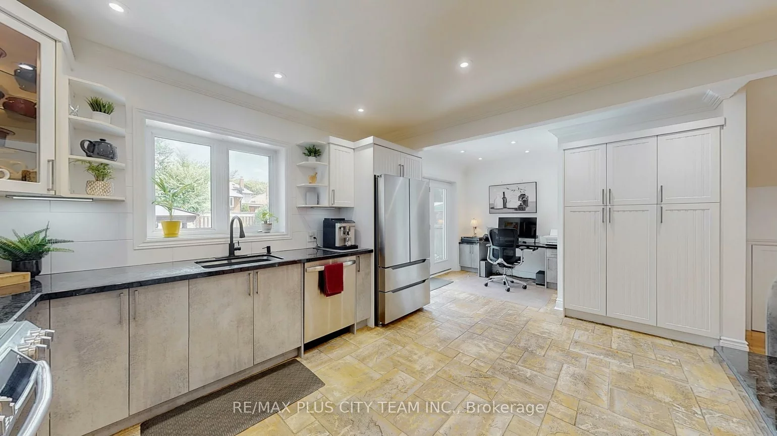 34, Edge Park, Clairlea-Birchmount, Toronto