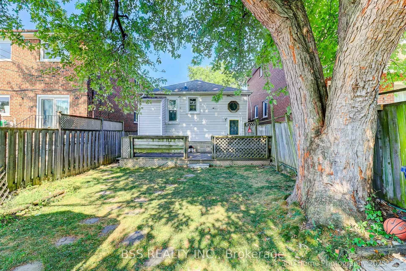 96, Laurel, Kennedy Park, Toronto
