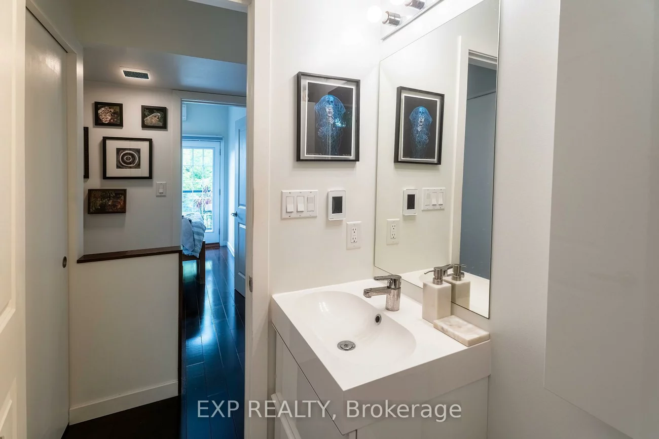 819, Craven, Greenwood-Coxwell, Toronto