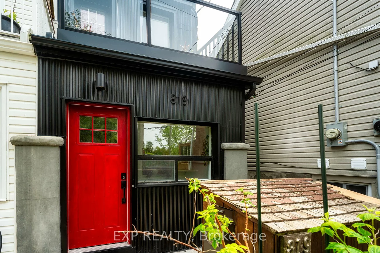 819, Craven, Greenwood-Coxwell, Toronto