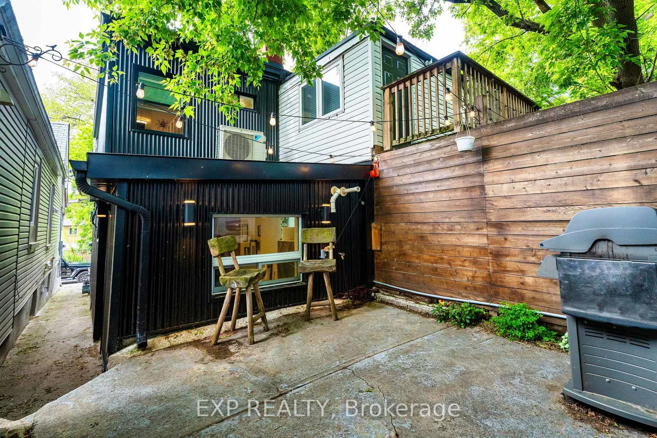 819, Craven, Greenwood-Coxwell, Toronto