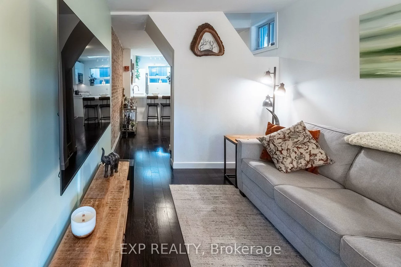 819, Craven, Greenwood-Coxwell, Toronto