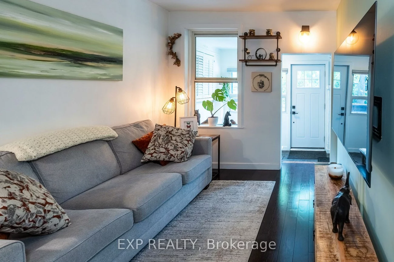 819, Craven, Greenwood-Coxwell, Toronto