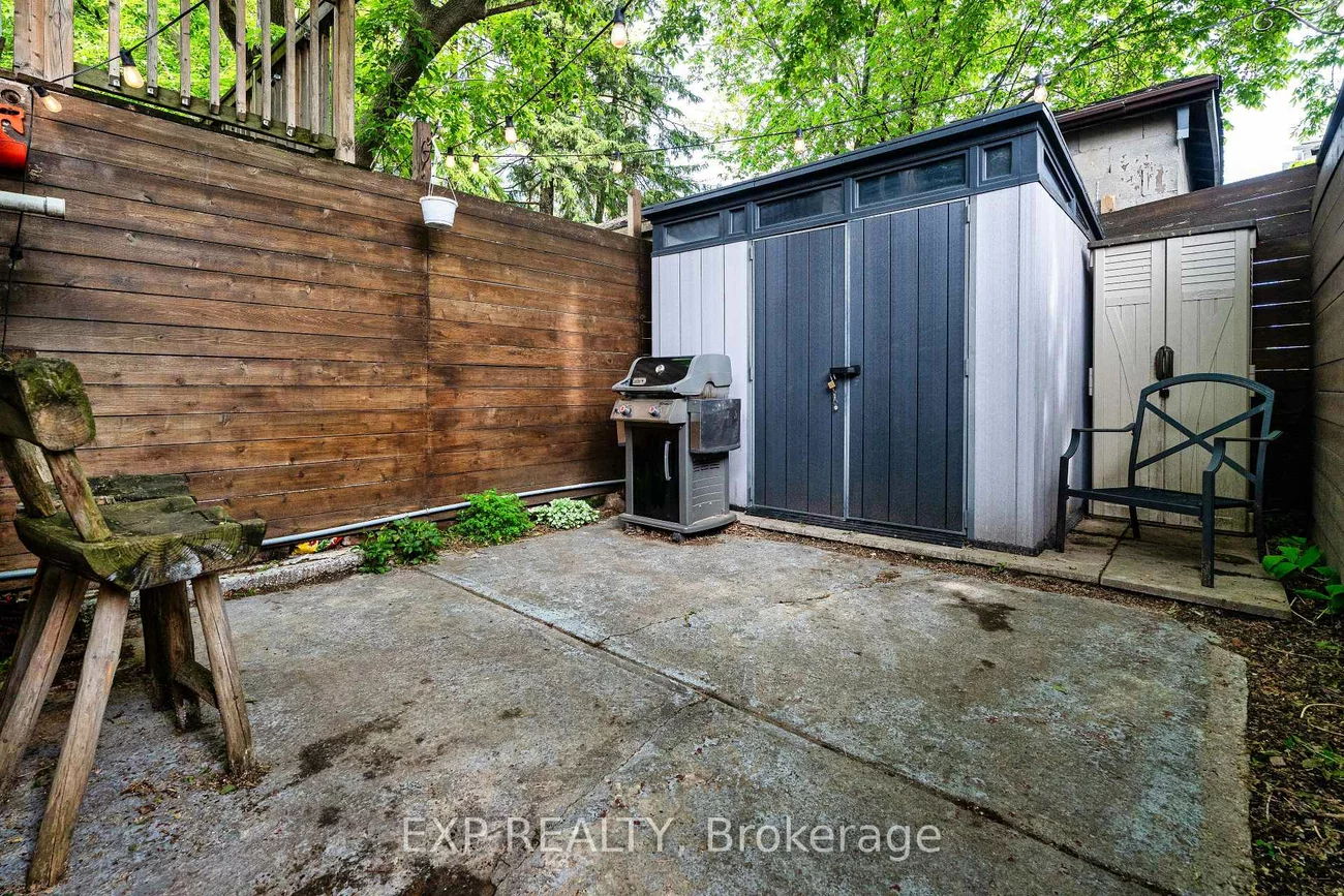 819, Craven, Greenwood-Coxwell, Toronto