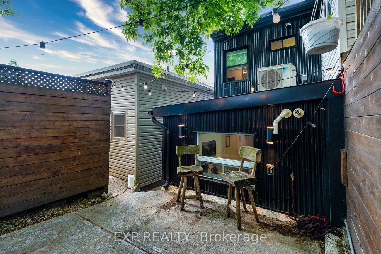 819, Craven, Greenwood-Coxwell, Toronto