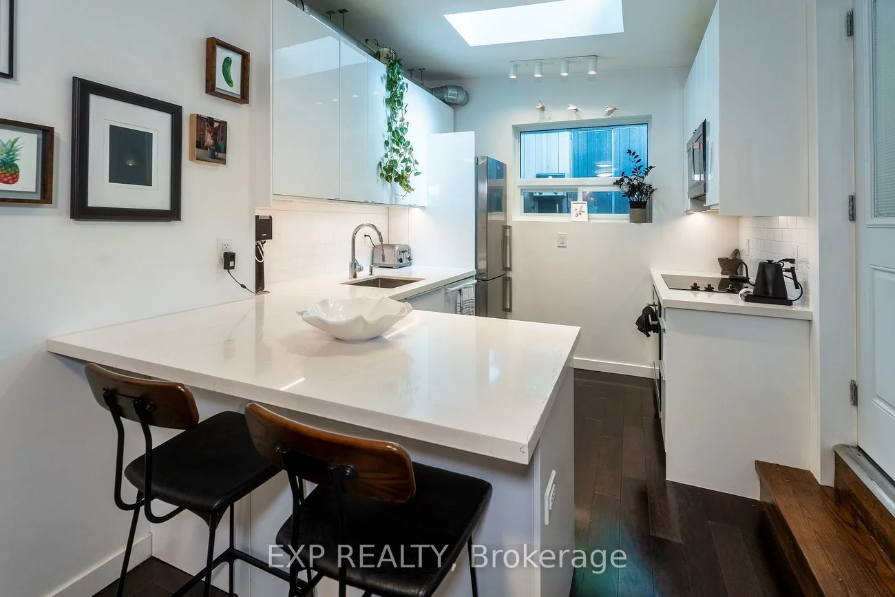 819, Craven, Greenwood-Coxwell, Toronto