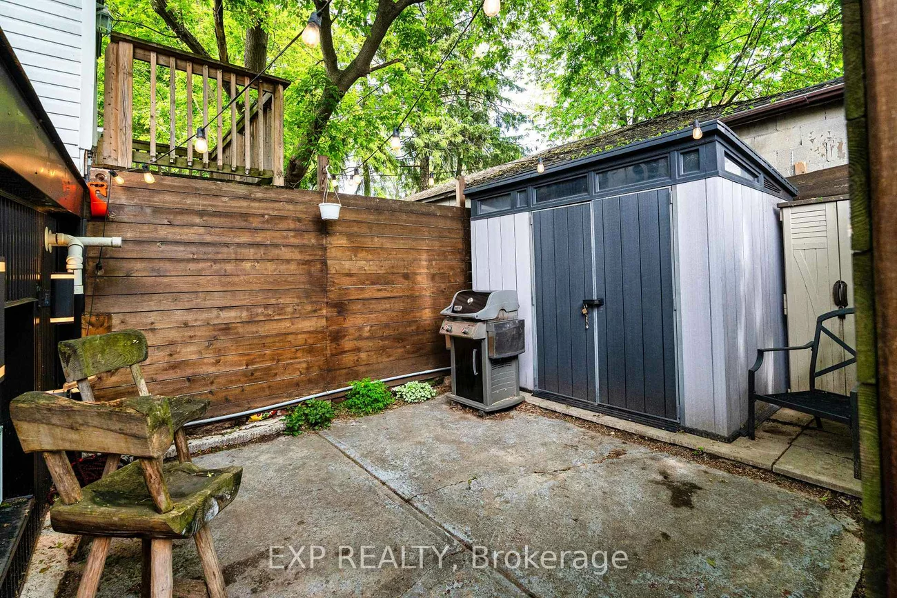 819, Craven, Greenwood-Coxwell, Toronto
