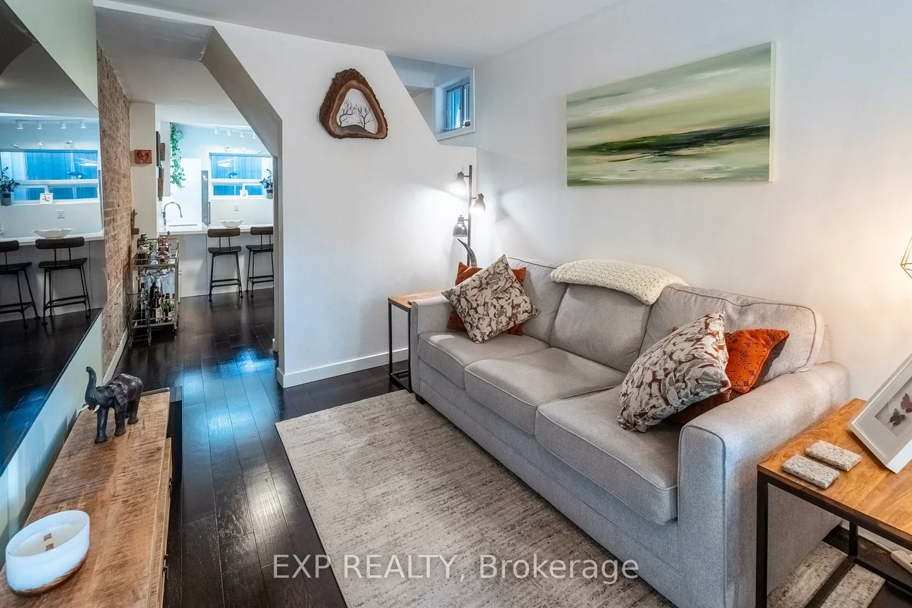 819, Craven, Greenwood-Coxwell, Toronto