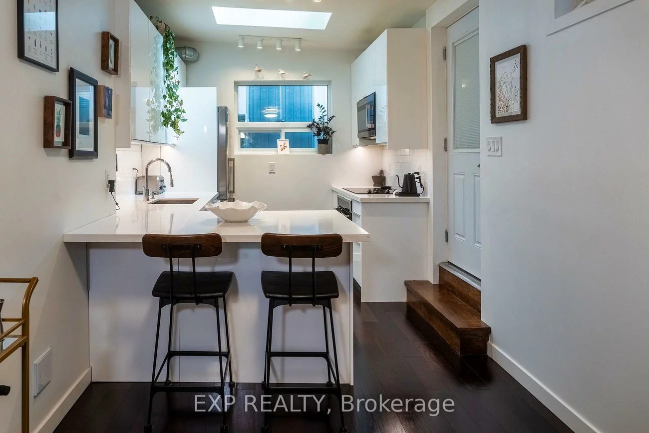 819, Craven, Greenwood-Coxwell, Toronto