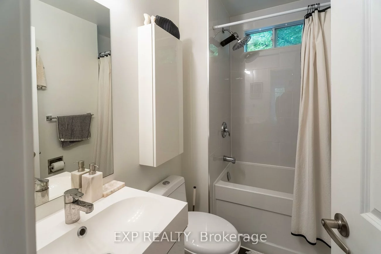 819, Craven, Greenwood-Coxwell, Toronto