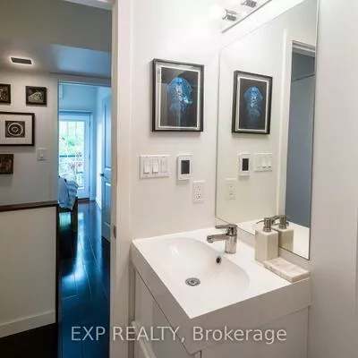819, Craven, Greenwood-Coxwell, Toronto