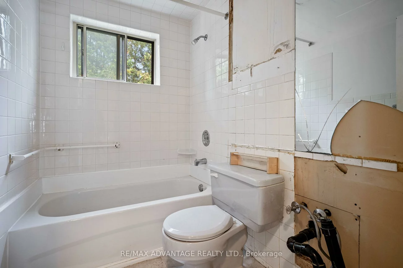 106, Hubbard, The Beaches, Toronto