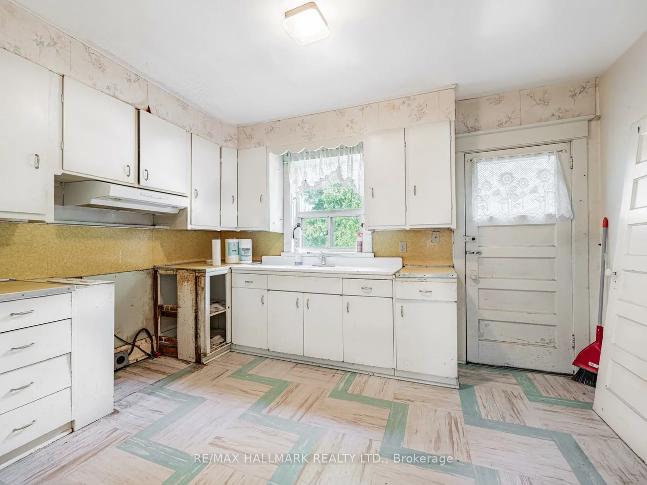 44, Queensdale, Danforth Village-East York, Toronto