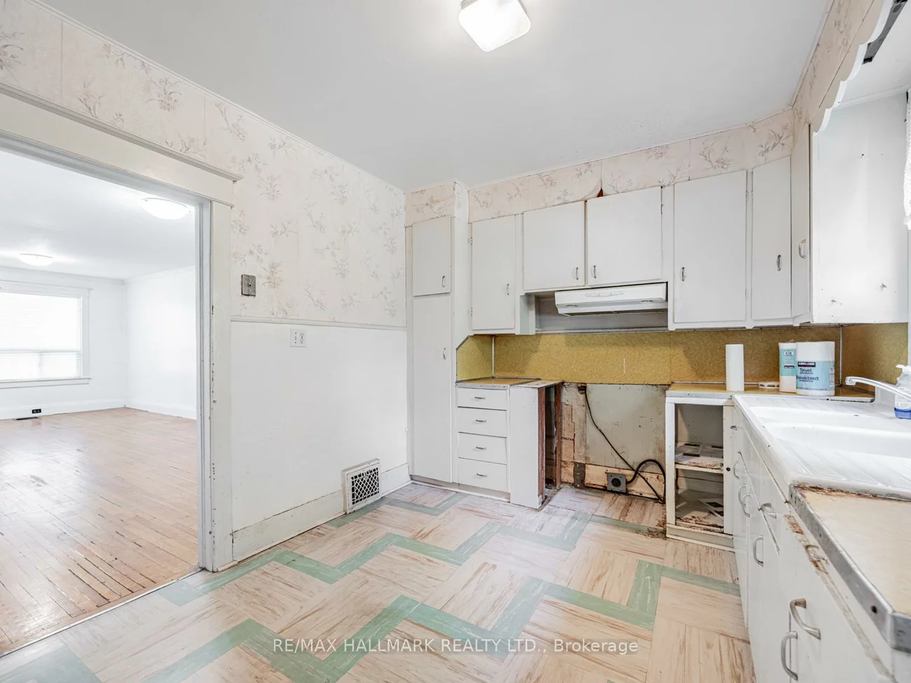 44, Queensdale, Danforth Village-East York, Toronto