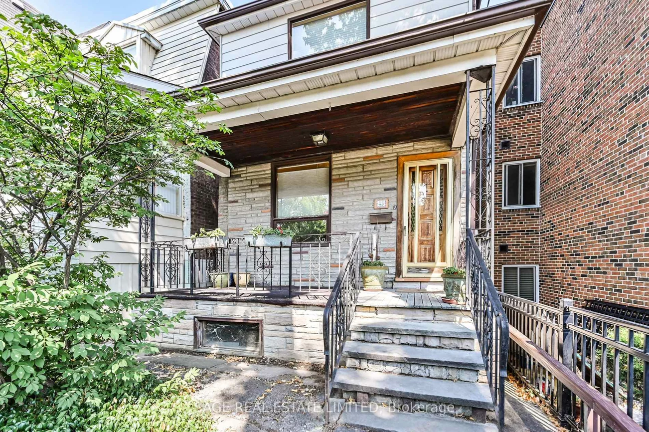 43, Eaton, Danforth, Toronto