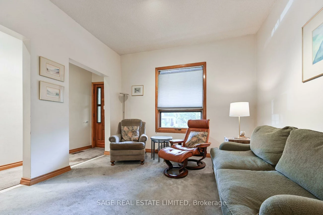 43, Eaton, Danforth, Toronto