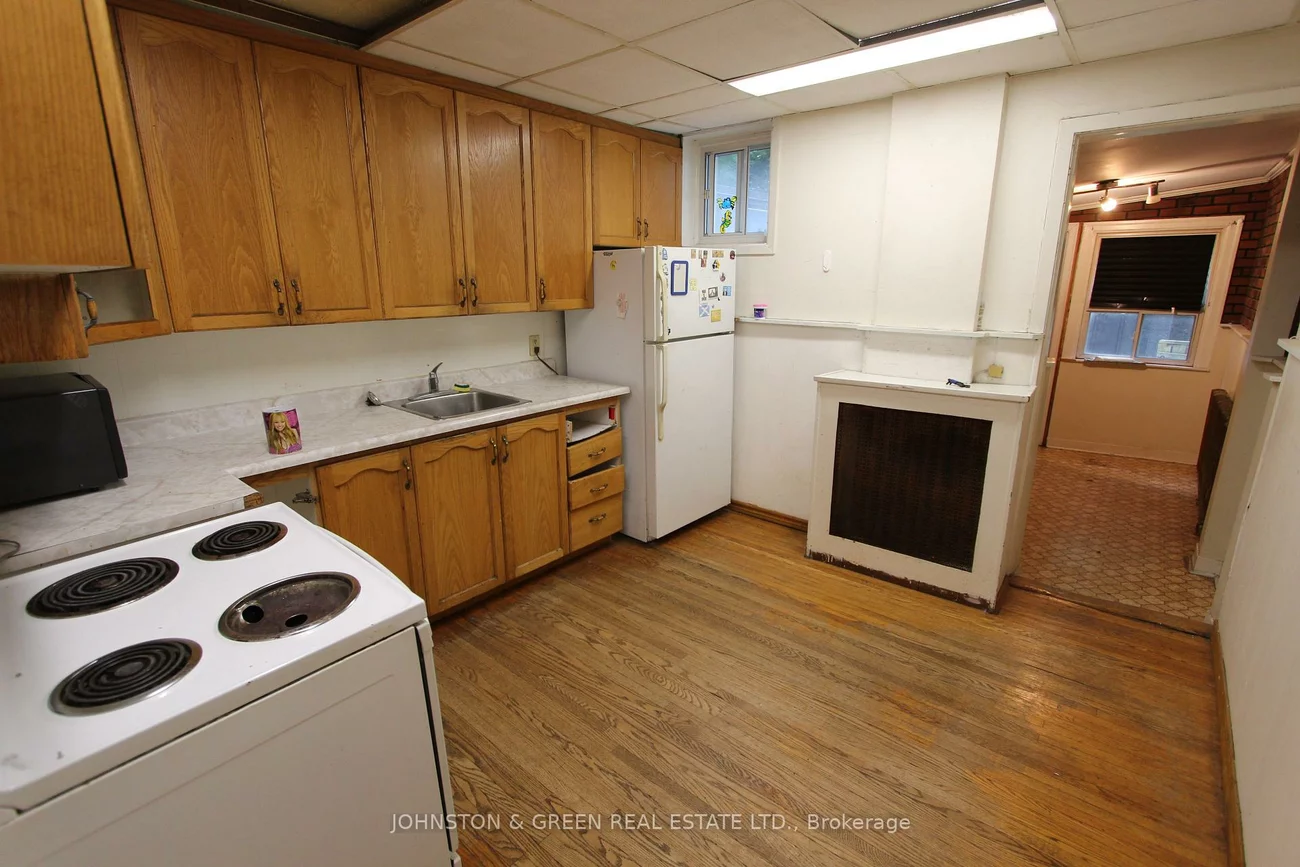 799, Sammon, East York, Toronto