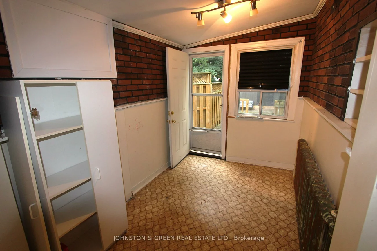 799, Sammon, East York, Toronto